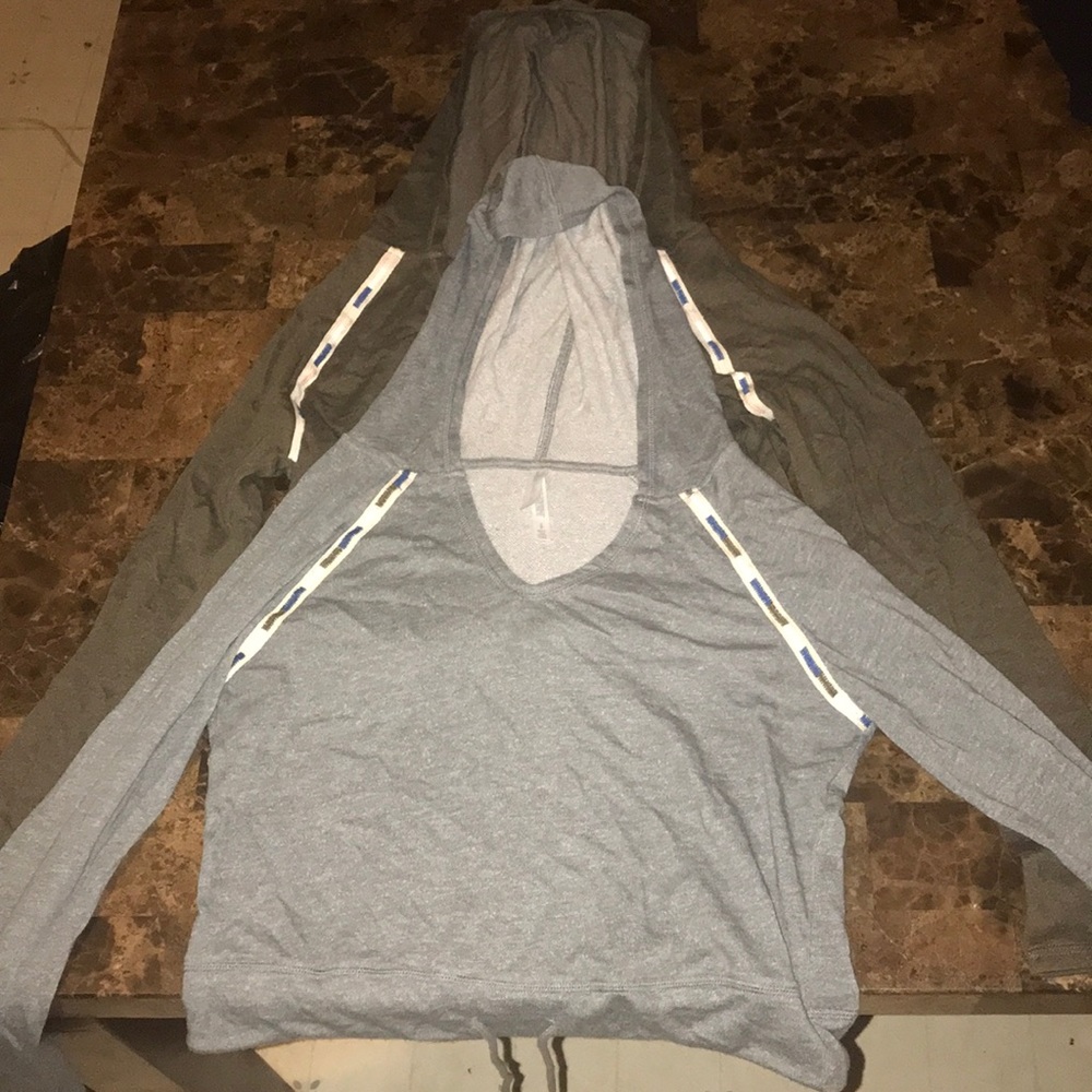 2 sweatshirts